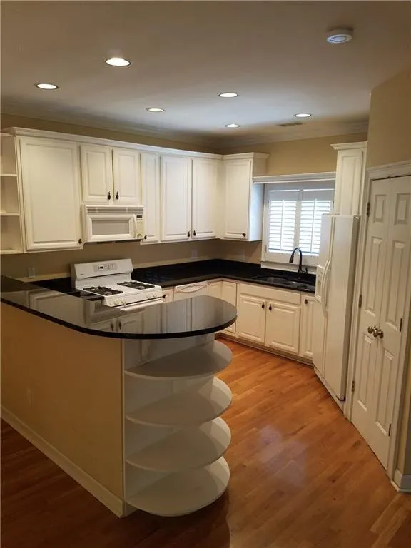 8575 Hope Mews Court, Sandy Springs, Georgia 30350, 2 Bedrooms Bedrooms, ,2 BathroomsBathrooms,Residential,Sold,8575 Hope Mews Court,6062452