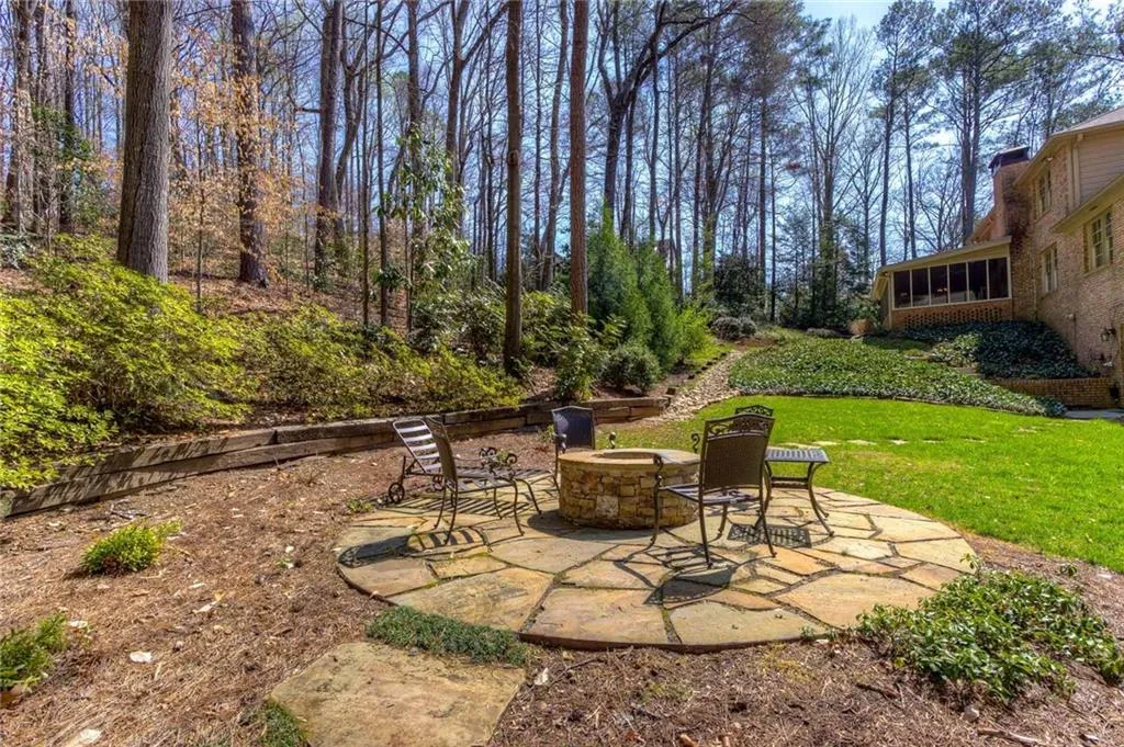 135 Trail Point, Sandy Springs, Georgia 30350, 5 Bedrooms Bedrooms, ,4 BathroomsBathrooms,Residential,Sold,135 Trail Point,5823916