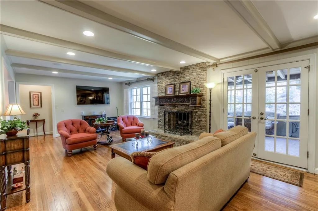 135 Trail Point, Sandy Springs, Georgia 30350, 5 Bedrooms Bedrooms, ,4 BathroomsBathrooms,Residential,Sold,135 Trail Point,5823916