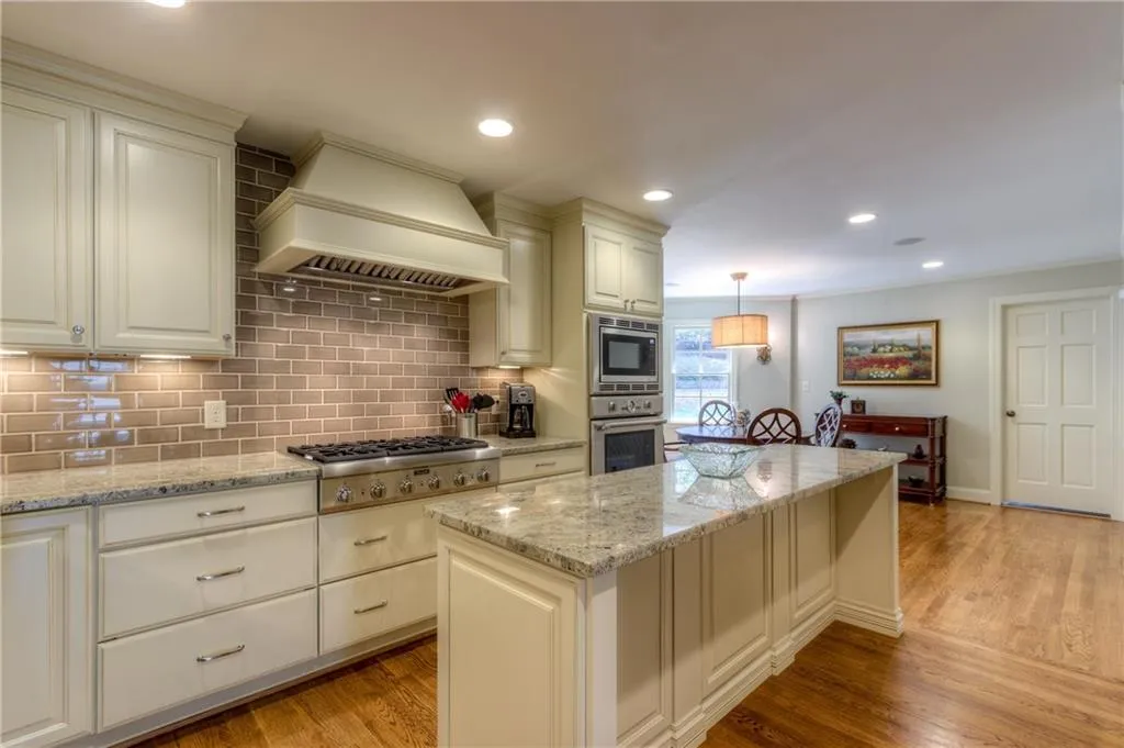 135 Trail Point, Sandy Springs, Georgia 30350, 5 Bedrooms Bedrooms, ,4 BathroomsBathrooms,Residential,Sold,135 Trail Point,5823916