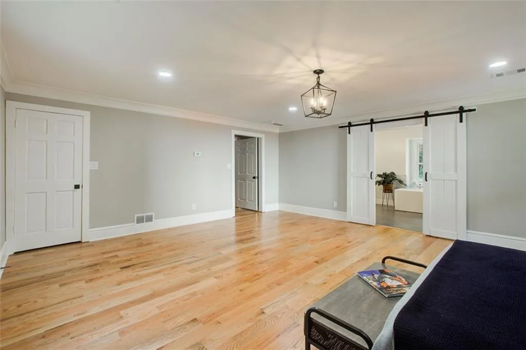 7050 Glenridge Drive, Sandy Springs, Georgia 30328, 5 Bedrooms Bedrooms, ,3 BathroomsBathrooms,Residential,Sold,7050 Glenridge Drive,7395866