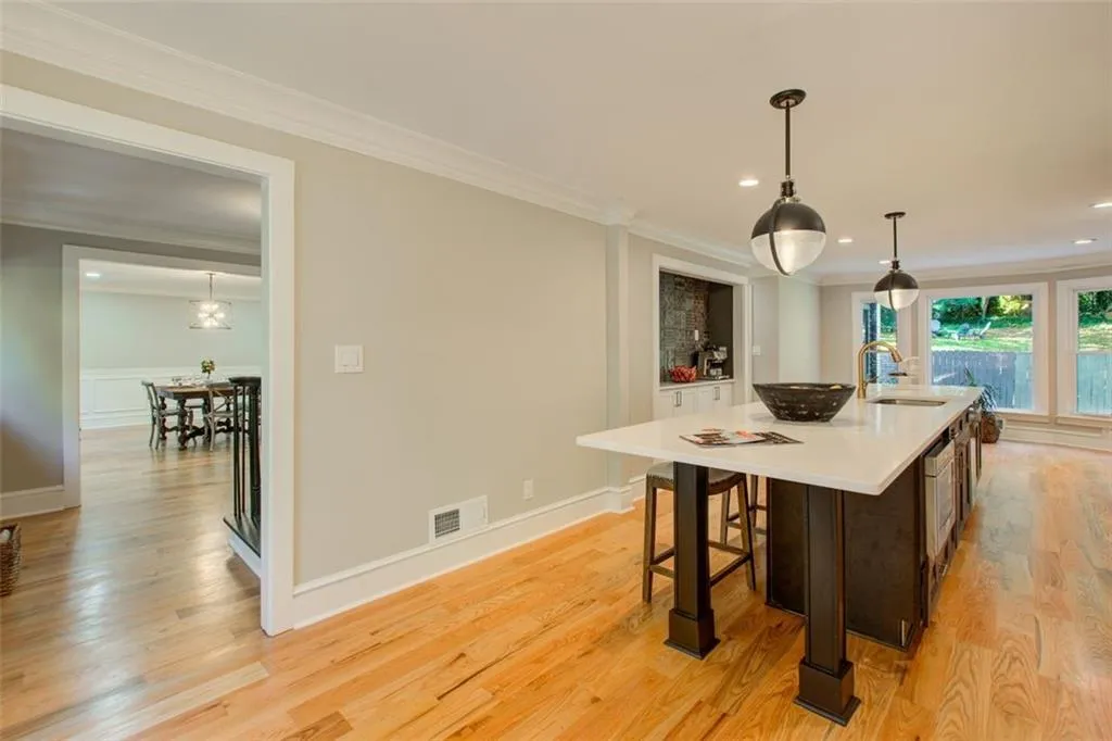 7050 Glenridge Drive, Sandy Springs, Georgia 30328, 5 Bedrooms Bedrooms, ,3 BathroomsBathrooms,Residential,Sold,7050 Glenridge Drive,7395866