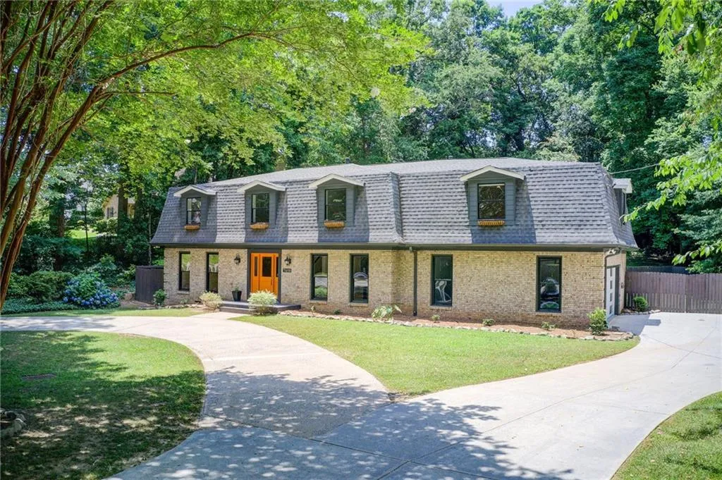 7050 Glenridge Drive, Sandy Springs, Georgia 30328, 5 Bedrooms Bedrooms, ,3 BathroomsBathrooms,Residential,Sold,7050 Glenridge Drive,7395866