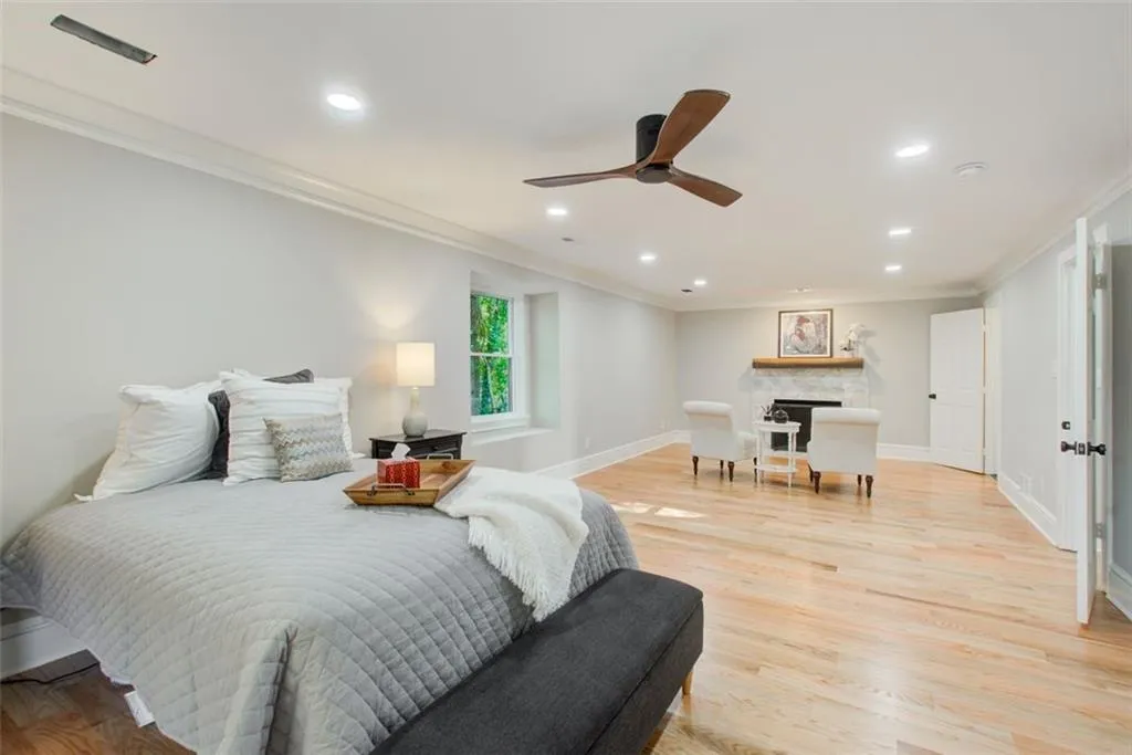 7050 Glenridge Drive, Sandy Springs, Georgia 30328, 5 Bedrooms Bedrooms, ,3 BathroomsBathrooms,Residential,Sold,7050 Glenridge Drive,7395866