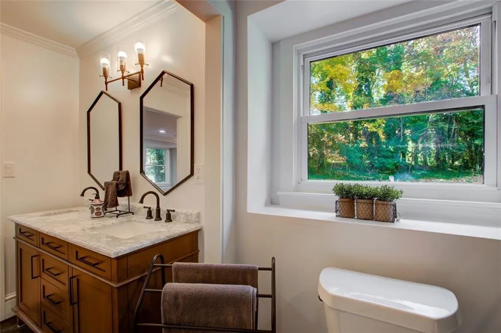 7050 Glenridge Drive, Sandy Springs, Georgia 30328, 5 Bedrooms Bedrooms, ,3 BathroomsBathrooms,Residential,Sold,7050 Glenridge Drive,7395866