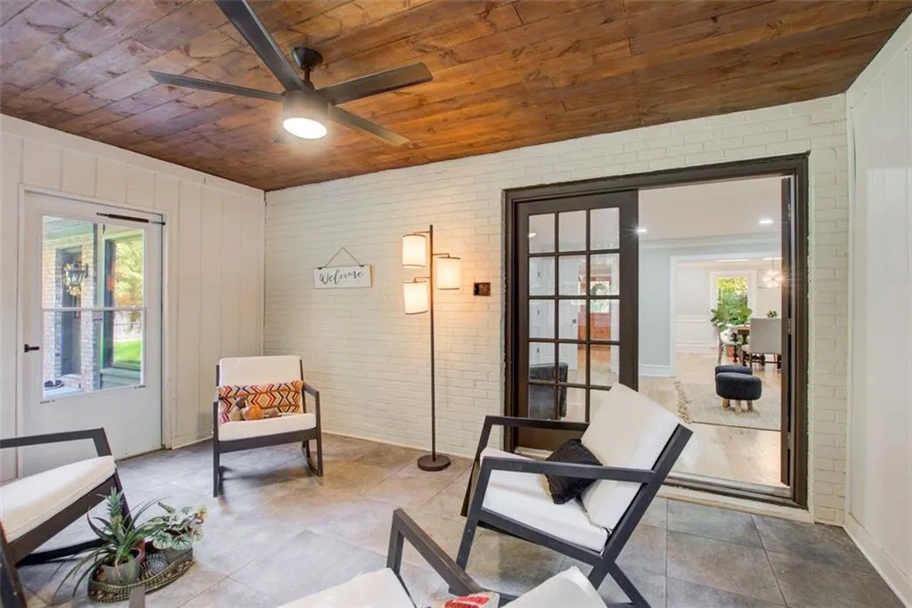 7050 Glenridge Drive, Sandy Springs, Georgia 30328, 5 Bedrooms Bedrooms, ,3 BathroomsBathrooms,Residential,Sold,7050 Glenridge Drive,7395866