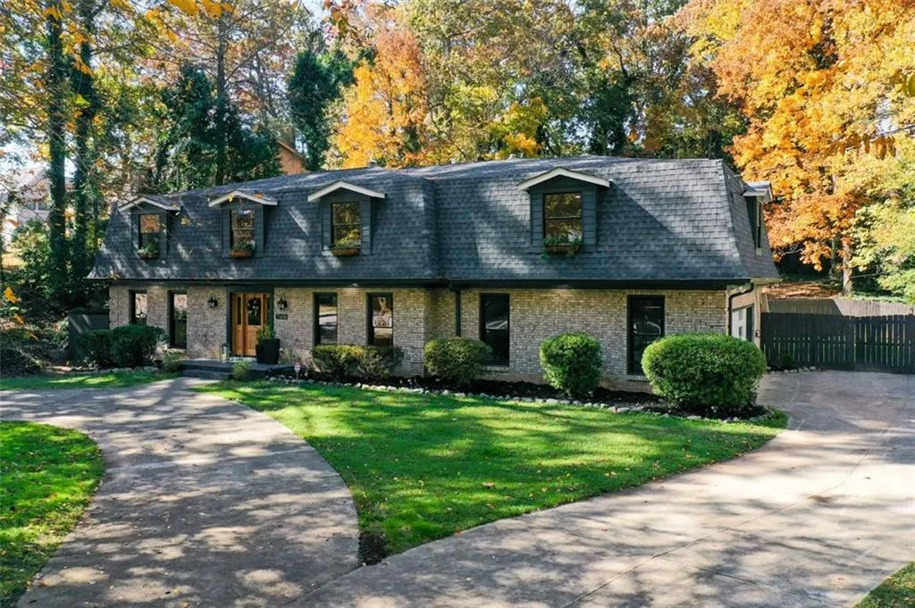 7050 Glenridge Drive, Sandy Springs, Georgia 30328, 5 Bedrooms Bedrooms, ,3 BathroomsBathrooms,Residential,Sold,7050 Glenridge Drive,7395866