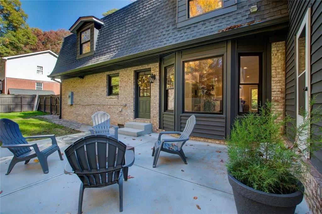 7050 Glenridge Drive, Sandy Springs, Georgia 30328, 5 Bedrooms Bedrooms, ,3 BathroomsBathrooms,Residential,Sold,7050 Glenridge Drive,7395866