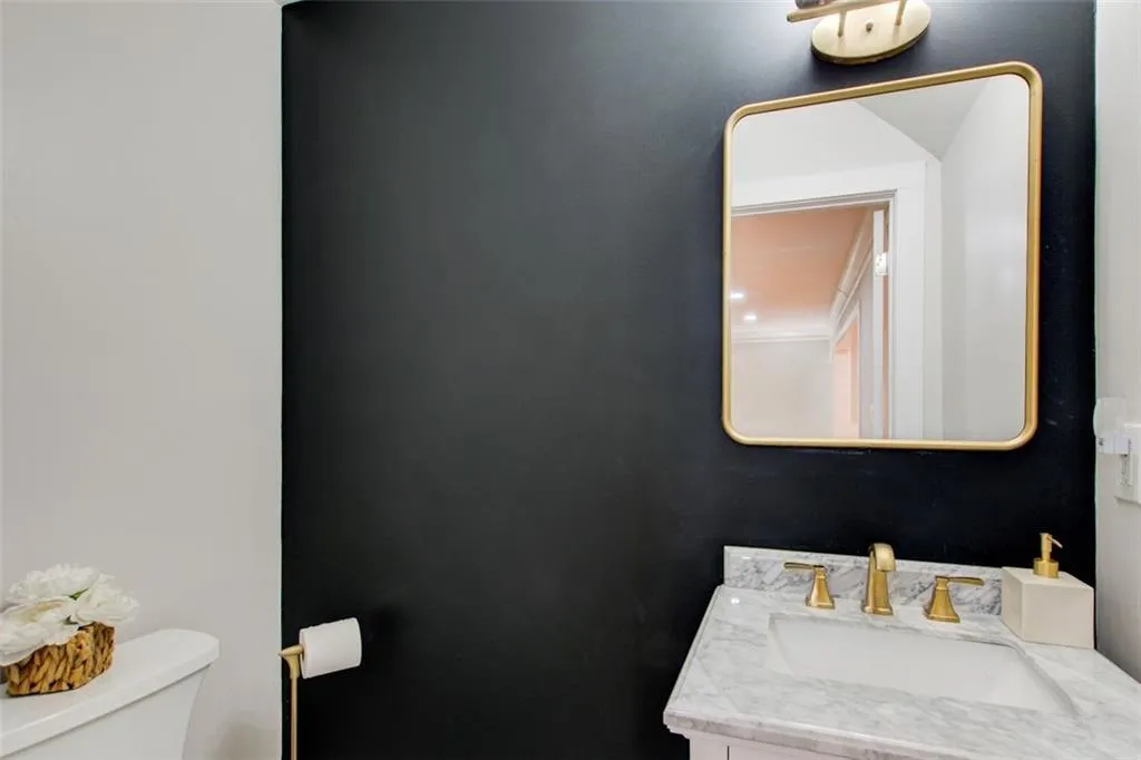 7050 Glenridge Drive, Sandy Springs, Georgia 30328, 5 Bedrooms Bedrooms, ,3 BathroomsBathrooms,Residential,Sold,7050 Glenridge Drive,7395866