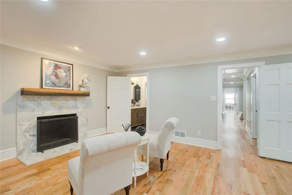 7050 Glenridge Drive, Sandy Springs, Georgia 30328, 5 Bedrooms Bedrooms, ,3 BathroomsBathrooms,Residential,Sold,7050 Glenridge Drive,7395866