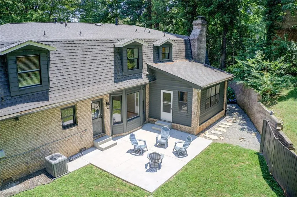 7050 Glenridge Drive, Sandy Springs, Georgia 30328, 5 Bedrooms Bedrooms, ,3 BathroomsBathrooms,Residential,Sold,7050 Glenridge Drive,7395866