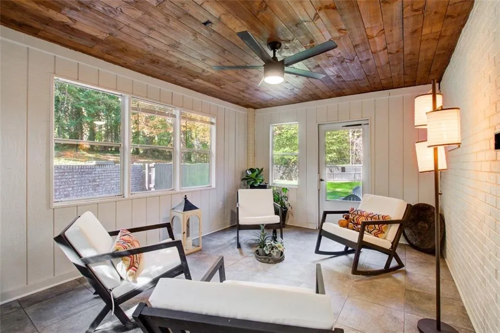 7050 Glenridge Drive, Sandy Springs, Georgia 30328, 5 Bedrooms Bedrooms, ,3 BathroomsBathrooms,Residential,Sold,7050 Glenridge Drive,7395866