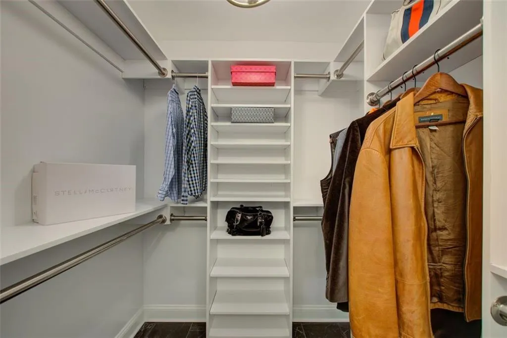 7050 Glenridge Drive, Sandy Springs, Georgia 30328, 5 Bedrooms Bedrooms, ,3 BathroomsBathrooms,Residential,Sold,7050 Glenridge Drive,7395866