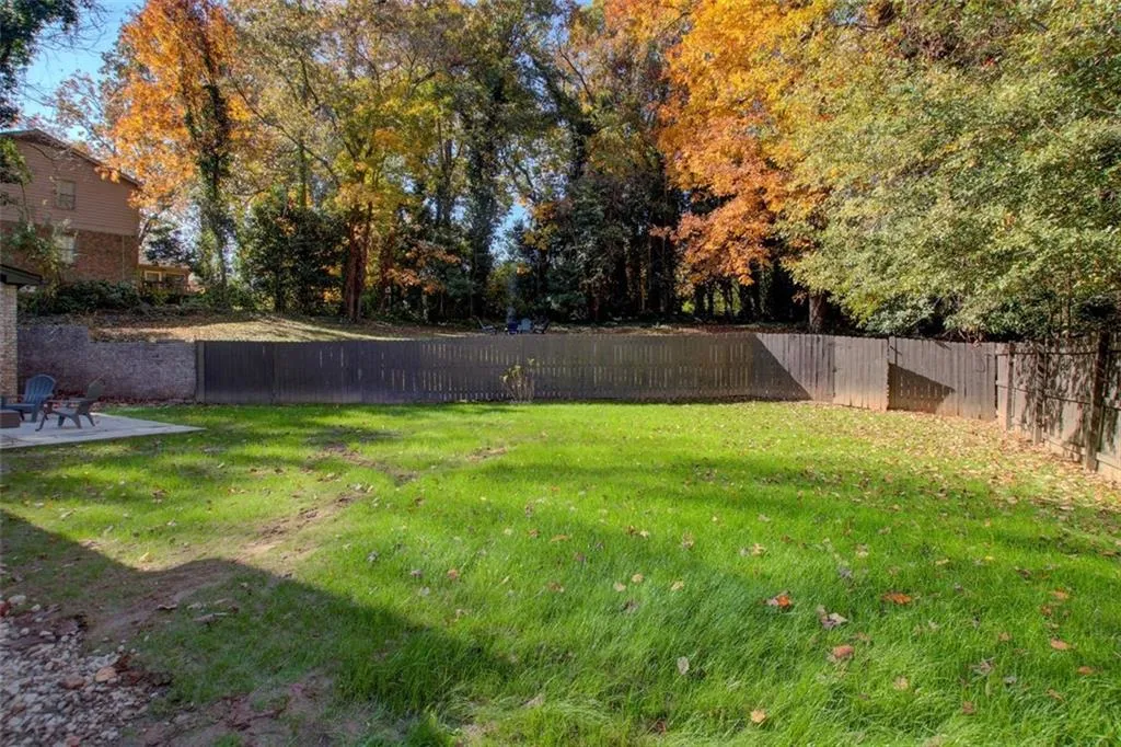 7050 Glenridge Drive, Sandy Springs, Georgia 30328, 5 Bedrooms Bedrooms, ,3 BathroomsBathrooms,Residential,Sold,7050 Glenridge Drive,7395866