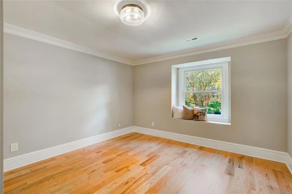 7050 Glenridge Drive, Sandy Springs, Georgia 30328, 5 Bedrooms Bedrooms, ,3 BathroomsBathrooms,Residential,Sold,7050 Glenridge Drive,7395866