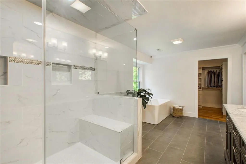 7050 Glenridge Drive, Sandy Springs, Georgia 30328, 5 Bedrooms Bedrooms, ,3 BathroomsBathrooms,Residential,Sold,7050 Glenridge Drive,7395866