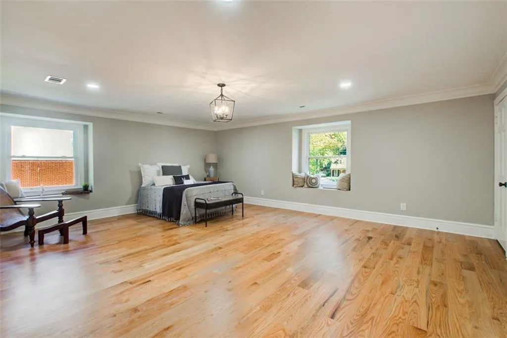 7050 Glenridge Drive, Sandy Springs, Georgia 30328, 5 Bedrooms Bedrooms, ,3 BathroomsBathrooms,Residential,Sold,7050 Glenridge Drive,7395866