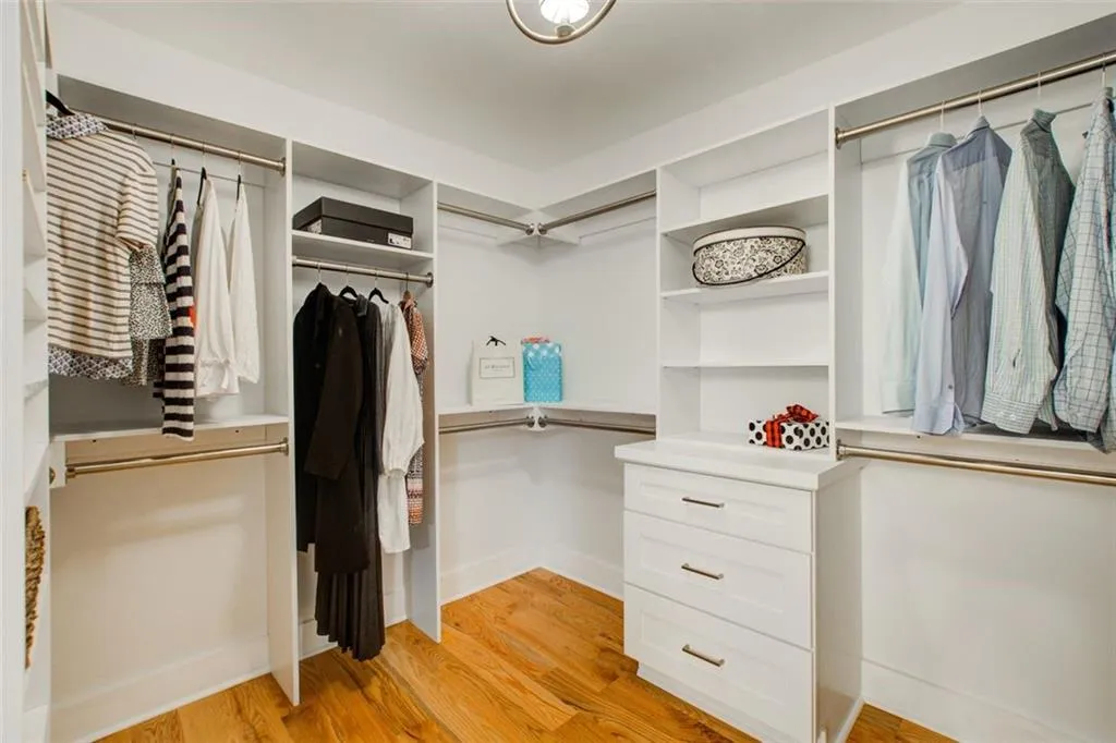 7050 Glenridge Drive, Sandy Springs, Georgia 30328, 5 Bedrooms Bedrooms, ,3 BathroomsBathrooms,Residential,Sold,7050 Glenridge Drive,7395866