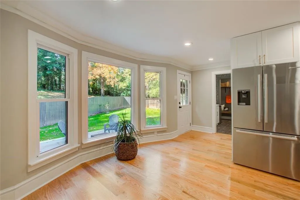 7050 Glenridge Drive, Sandy Springs, Georgia 30328, 5 Bedrooms Bedrooms, ,3 BathroomsBathrooms,Residential,Sold,7050 Glenridge Drive,7395866