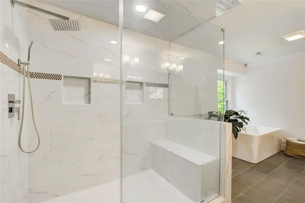 7050 Glenridge Drive, Sandy Springs, Georgia 30328, 5 Bedrooms Bedrooms, ,3 BathroomsBathrooms,Residential,Sold,7050 Glenridge Drive,7395866