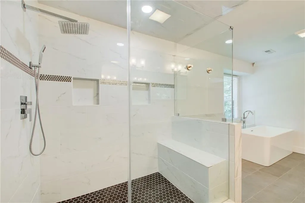 7050 Glenridge Drive, Sandy Springs, Georgia 30328, 5 Bedrooms Bedrooms, ,3 BathroomsBathrooms,Residential,Sold,7050 Glenridge Drive,7395866