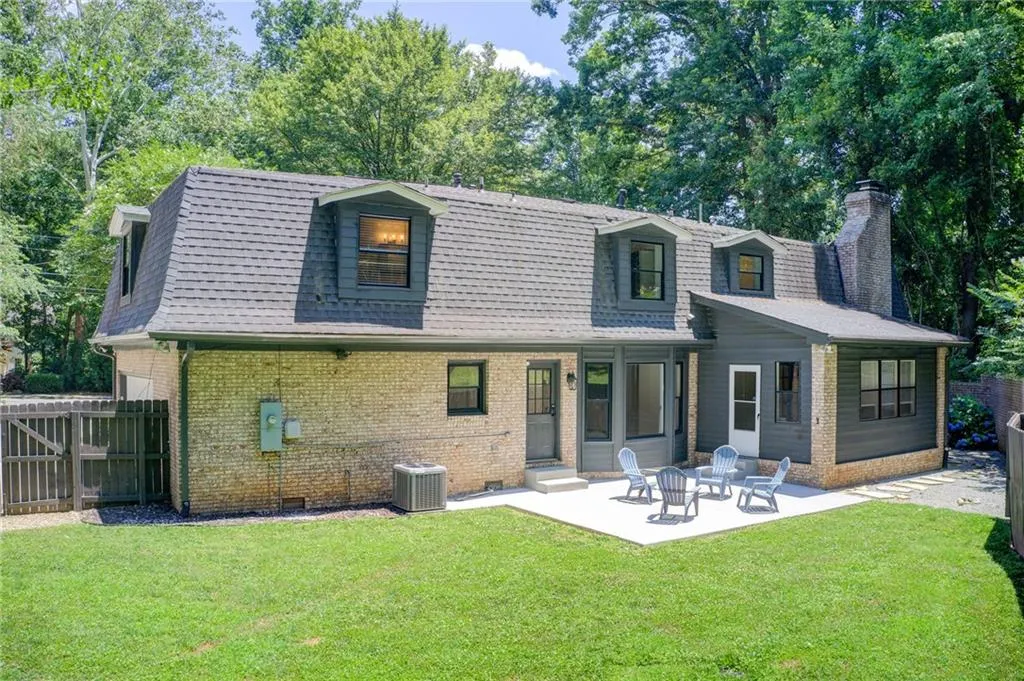 7050 Glenridge Drive, Sandy Springs, Georgia 30328, 5 Bedrooms Bedrooms, ,3 BathroomsBathrooms,Residential,Sold,7050 Glenridge Drive,7395866