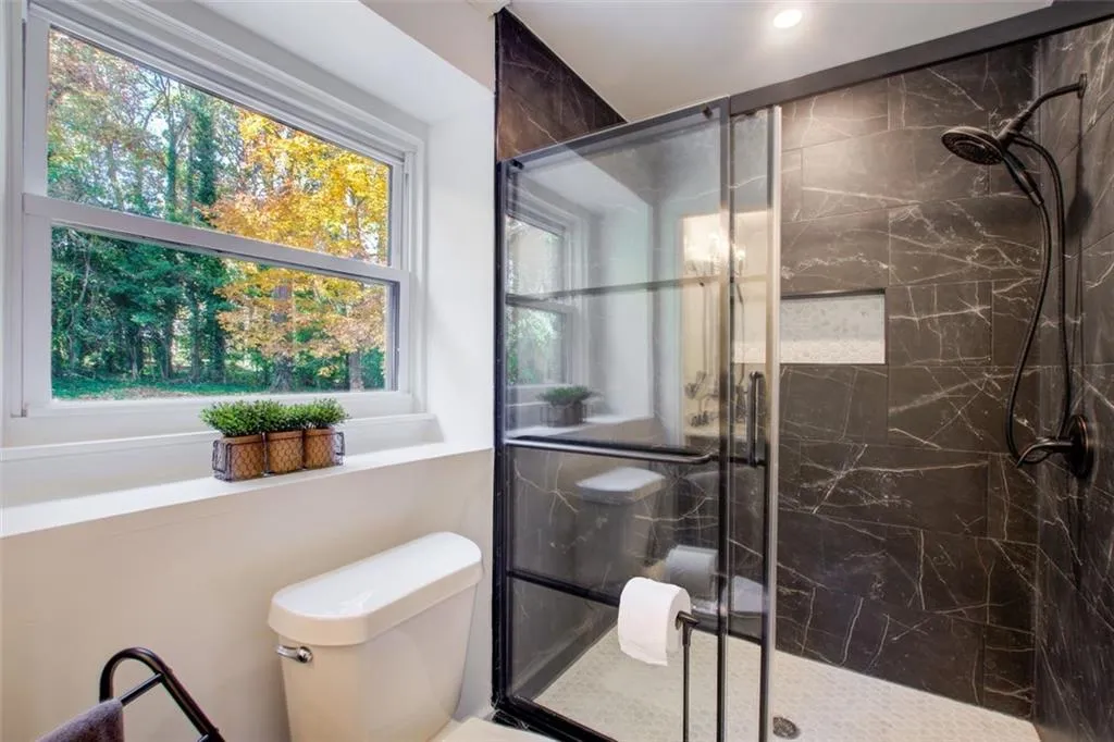 7050 Glenridge Drive, Sandy Springs, Georgia 30328, 5 Bedrooms Bedrooms, ,3 BathroomsBathrooms,Residential,Sold,7050 Glenridge Drive,7395866