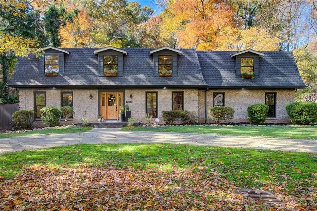 7050 Glenridge Drive, Sandy Springs, Georgia 30328, 5 Bedrooms Bedrooms, ,3 BathroomsBathrooms,Residential,Sold,7050 Glenridge Drive,7395866