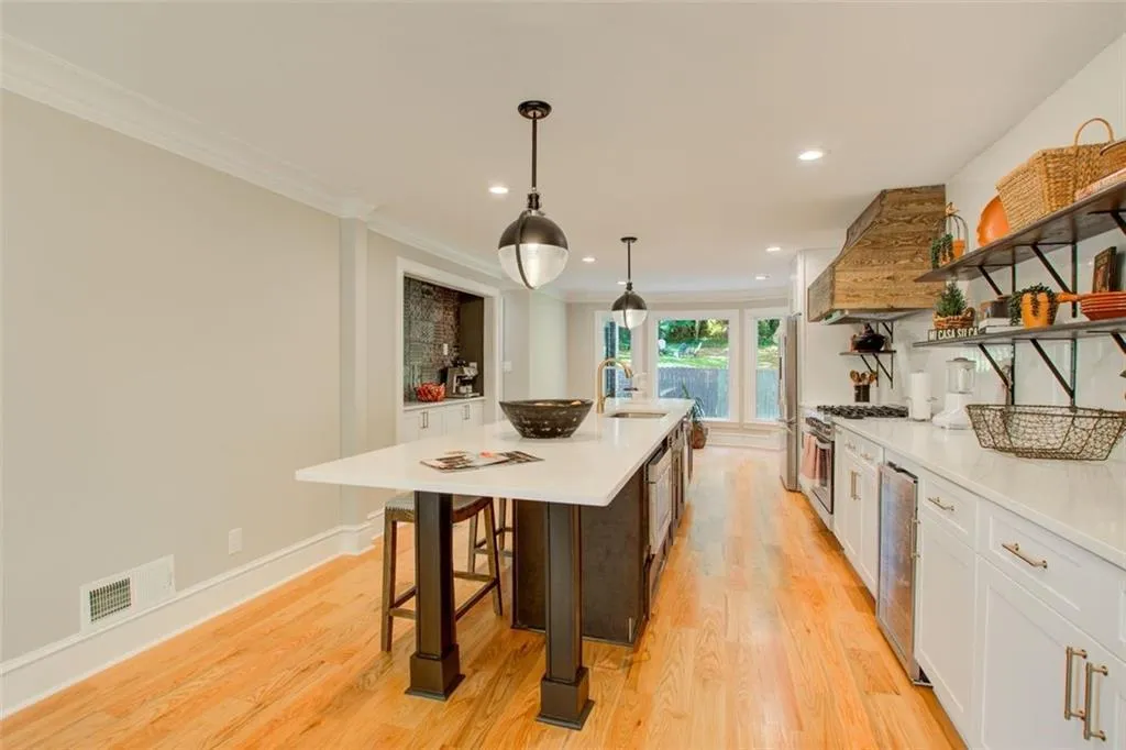 7050 Glenridge Drive, Sandy Springs, Georgia 30328, 5 Bedrooms Bedrooms, ,3 BathroomsBathrooms,Residential,Sold,7050 Glenridge Drive,7395866