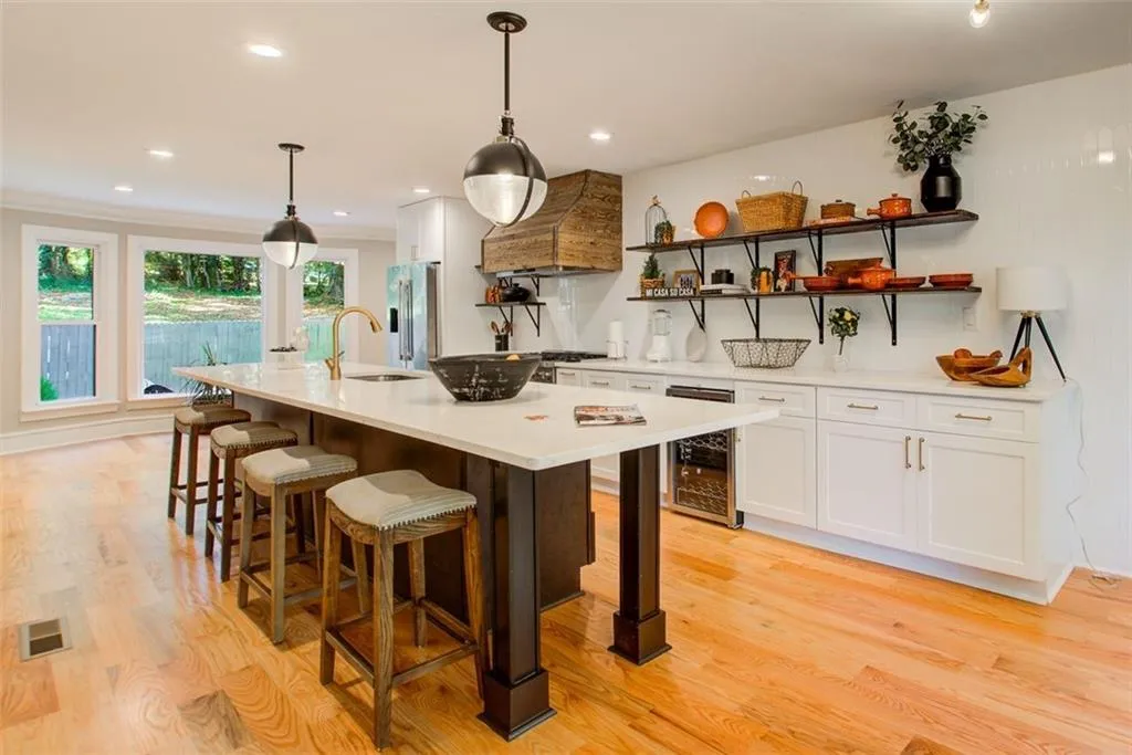 7050 Glenridge Drive, Sandy Springs, Georgia 30328, 5 Bedrooms Bedrooms, ,3 BathroomsBathrooms,Residential,Sold,7050 Glenridge Drive,7395866