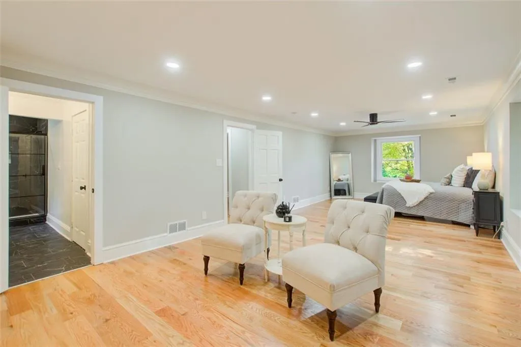 7050 Glenridge Drive, Sandy Springs, Georgia 30328, 5 Bedrooms Bedrooms, ,3 BathroomsBathrooms,Residential,Sold,7050 Glenridge Drive,7395866