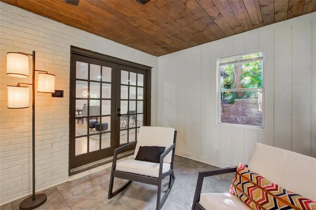 7050 Glenridge Drive, Sandy Springs, Georgia 30328, 5 Bedrooms Bedrooms, ,3 BathroomsBathrooms,Residential,Sold,7050 Glenridge Drive,7395866