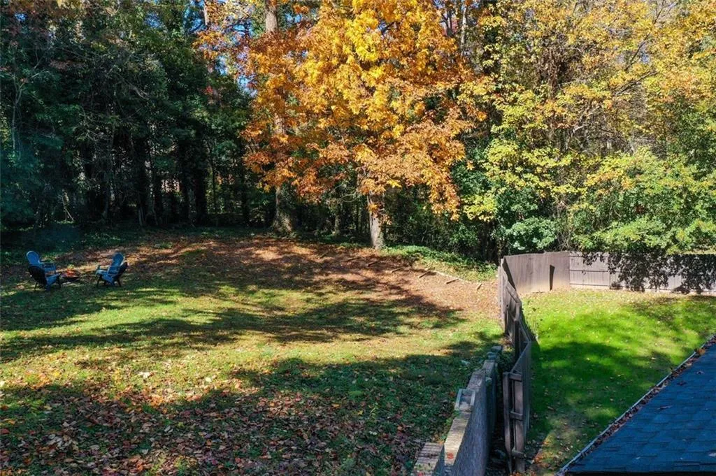 7050 Glenridge Drive, Sandy Springs, Georgia 30328, 5 Bedrooms Bedrooms, ,3 BathroomsBathrooms,Residential,Sold,7050 Glenridge Drive,7395866