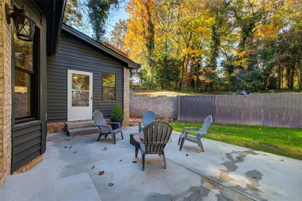 7050 Glenridge Drive, Sandy Springs, Georgia 30328, 5 Bedrooms Bedrooms, ,3 BathroomsBathrooms,Residential,Sold,7050 Glenridge Drive,7395866