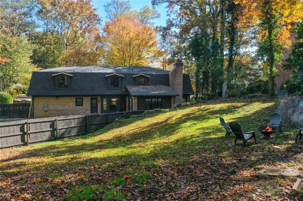 7050 Glenridge Drive, Sandy Springs, Georgia 30328, 5 Bedrooms Bedrooms, ,3 BathroomsBathrooms,Residential,Sold,7050 Glenridge Drive,7395866