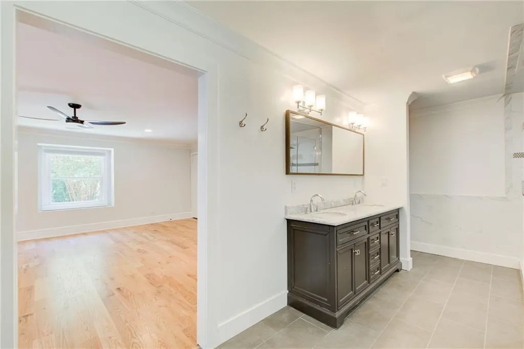 7050 Glenridge Drive, Sandy Springs, Georgia 30328, 5 Bedrooms Bedrooms, ,3 BathroomsBathrooms,Residential,Sold,7050 Glenridge Drive,7395866