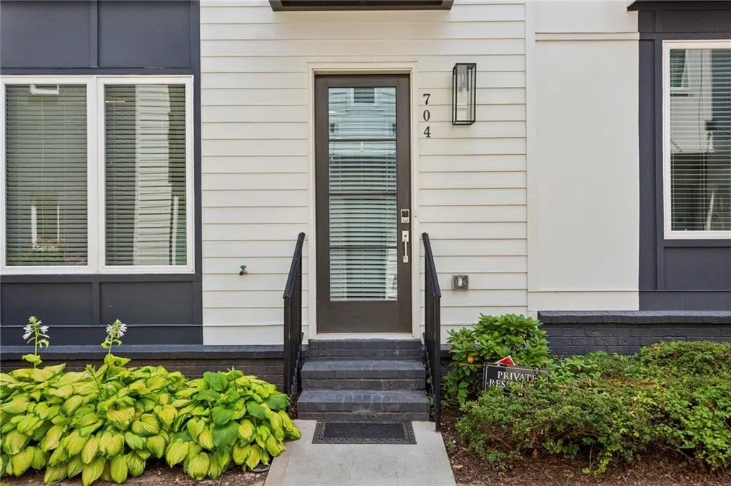 704 Banton Drive Nw, Atlanta, Georgia 30318, 3 Bedrooms Bedrooms, ,3 BathroomsBathrooms,Residential,For Sale,704 Banton Drive Nw,7604501
