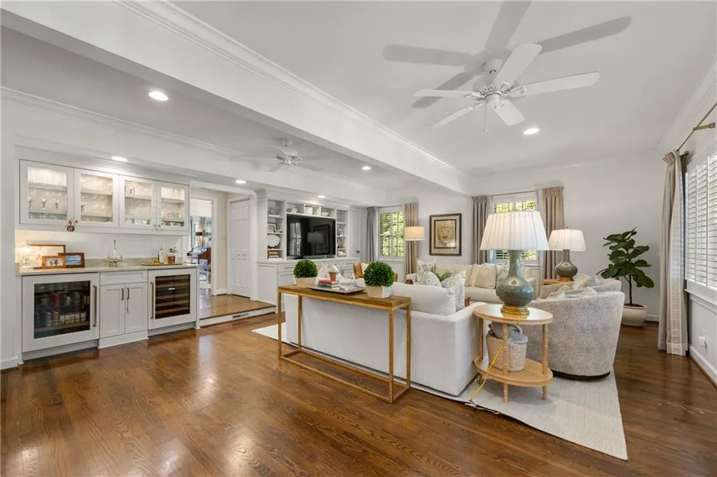 4755 Lafayette Avenue, Atlanta, Georgia 30327, 5 Bedrooms Bedrooms, ,4 BathroomsBathrooms,Residential,For Sale,4755 Lafayette Avenue,7679218