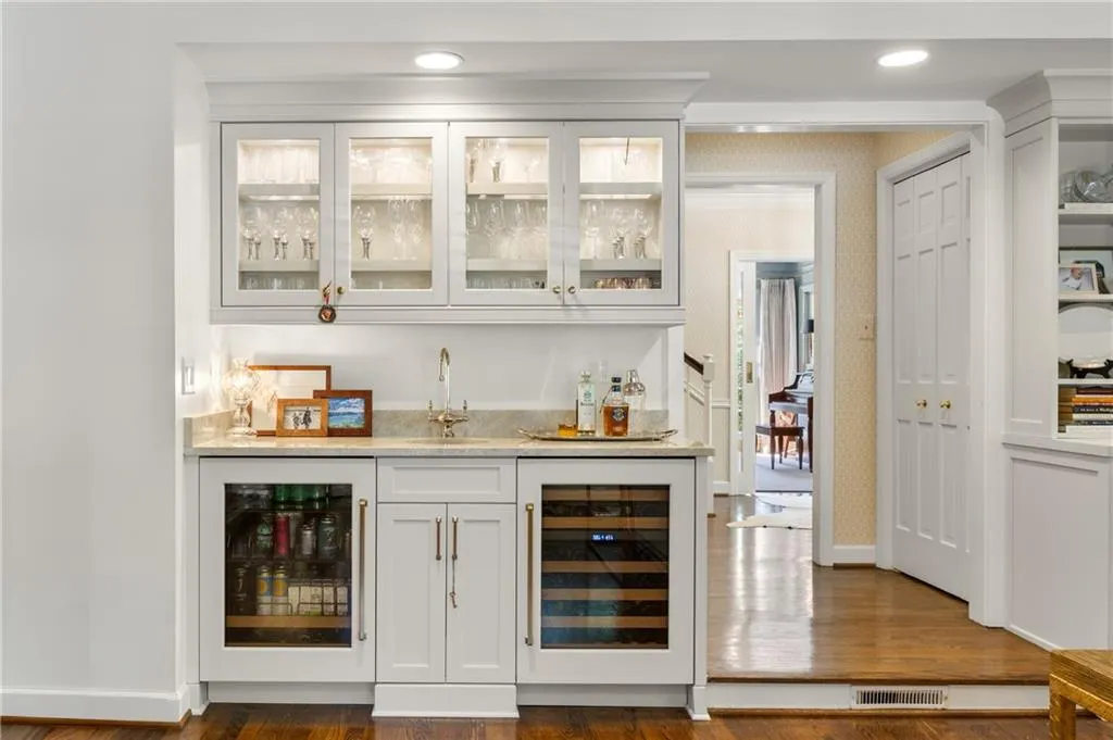 4755 Lafayette Avenue, Atlanta, Georgia 30327, 5 Bedrooms Bedrooms, ,4 BathroomsBathrooms,Residential,For Sale,4755 Lafayette Avenue,7679218