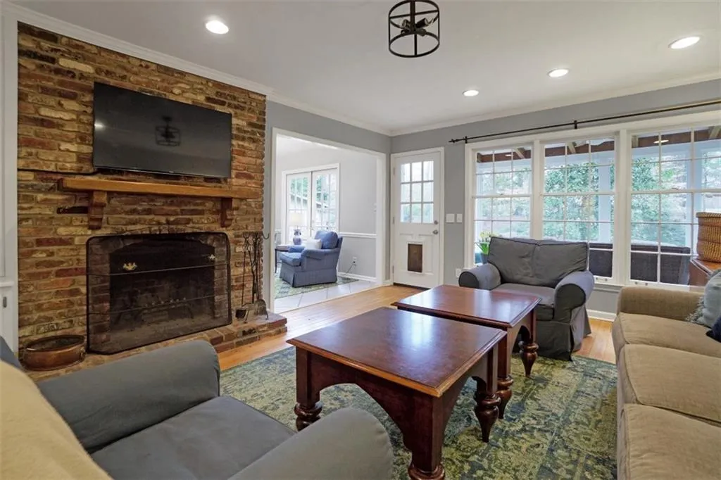 6315 River Overlook Drive, Sandy Springs, Georgia 30328, 5 Bedrooms Bedrooms, ,4 BathroomsBathrooms,Residential,Sold,6315 River Overlook Drive,5968571