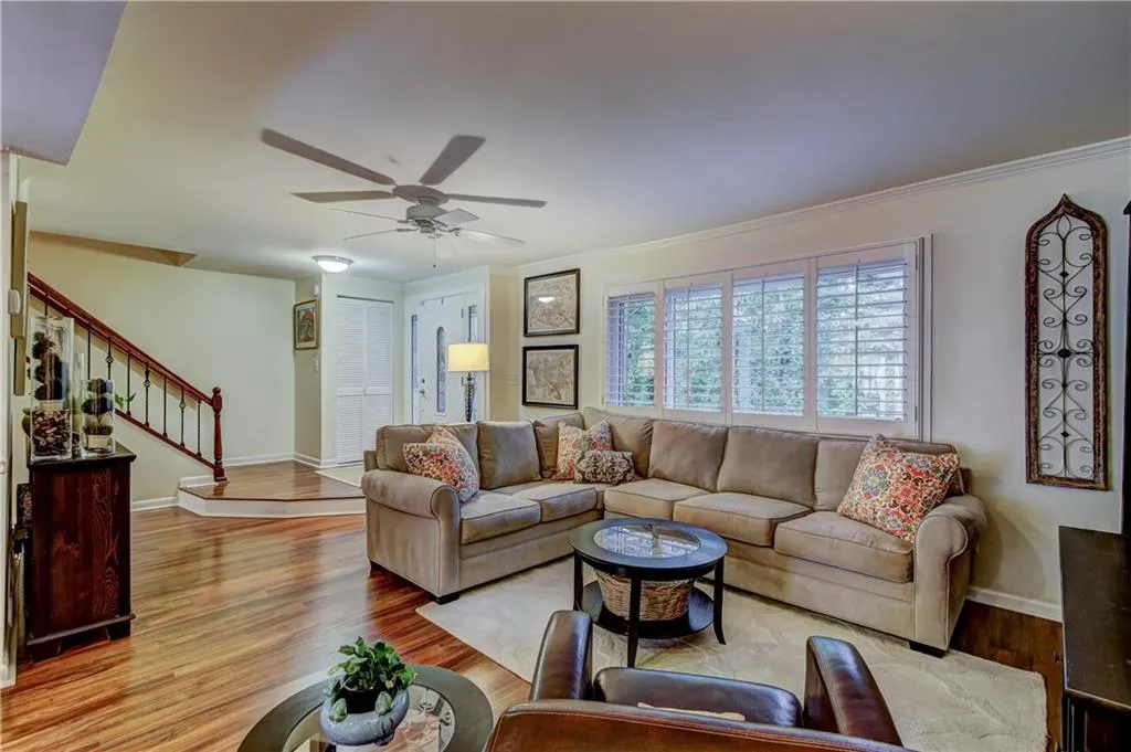 7343 Cardigan Circle, Sandy Springs, Georgia 30328, 3 Bedrooms Bedrooms, ,2 BathroomsBathrooms,Residential,Sold,7343 Cardigan Circle,6074667