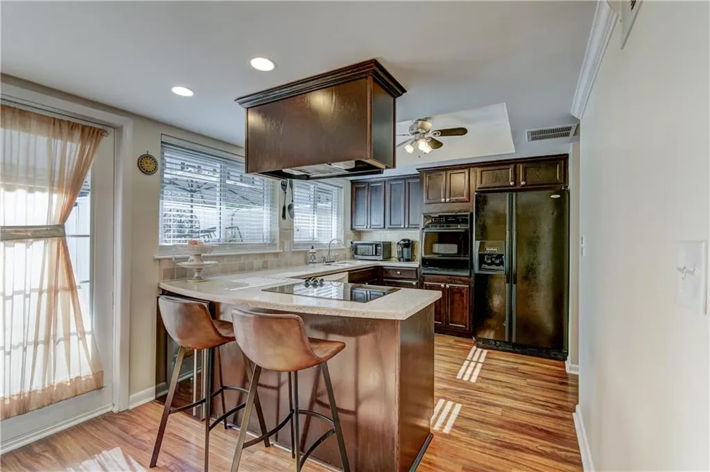 7343 Cardigan Circle, Sandy Springs, Georgia 30328, 3 Bedrooms Bedrooms, ,2 BathroomsBathrooms,Residential,Sold,7343 Cardigan Circle,6074667