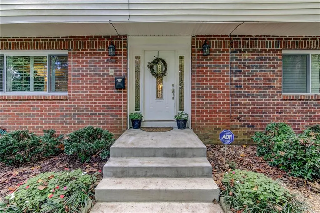 7343 Cardigan Circle, Sandy Springs, Georgia 30328, 3 Bedrooms Bedrooms, ,2 BathroomsBathrooms,Residential,Sold,7343 Cardigan Circle,6074667