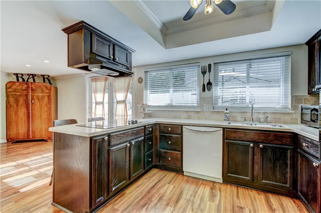 7343 Cardigan Circle, Sandy Springs, Georgia 30328, 3 Bedrooms Bedrooms, ,2 BathroomsBathrooms,Residential,Sold,7343 Cardigan Circle,6074667