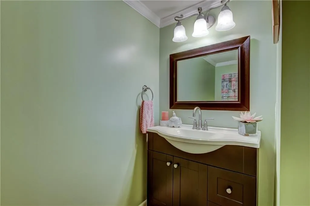 7343 Cardigan Circle, Sandy Springs, Georgia 30328, 3 Bedrooms Bedrooms, ,2 BathroomsBathrooms,Residential,Sold,7343 Cardigan Circle,6074667