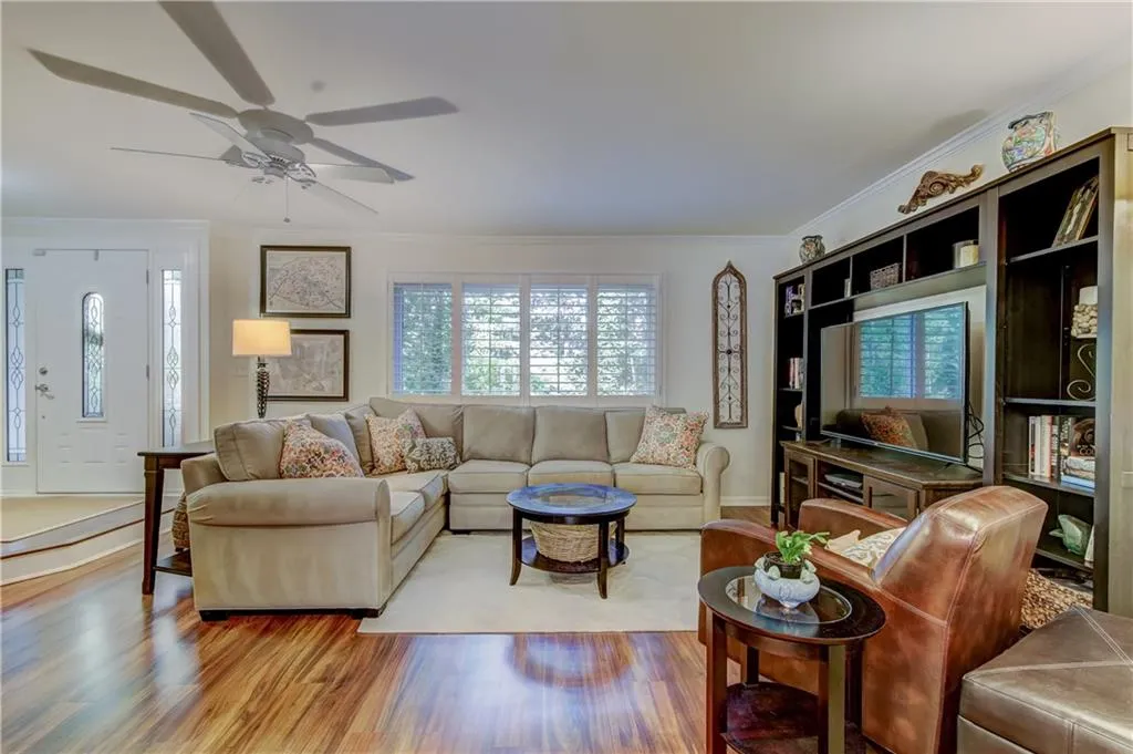 7343 Cardigan Circle, Sandy Springs, Georgia 30328, 3 Bedrooms Bedrooms, ,2 BathroomsBathrooms,Residential,Sold,7343 Cardigan Circle,6074667