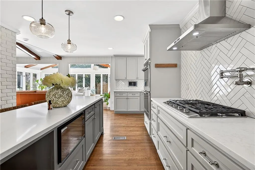 7290 Hunters Branch Drive, Sandy Springs, Georgia 30328, 5 Bedrooms Bedrooms, ,3 BathroomsBathrooms,Residential,Sold,7290 Hunters Branch Drive,7716398