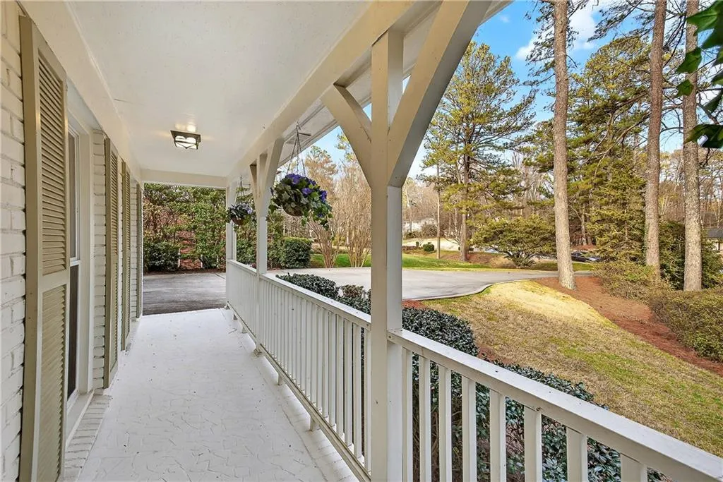 7290 Hunters Branch Drive, Sandy Springs, Georgia 30328, 5 Bedrooms Bedrooms, ,3 BathroomsBathrooms,Residential,Sold,7290 Hunters Branch Drive,7716398
