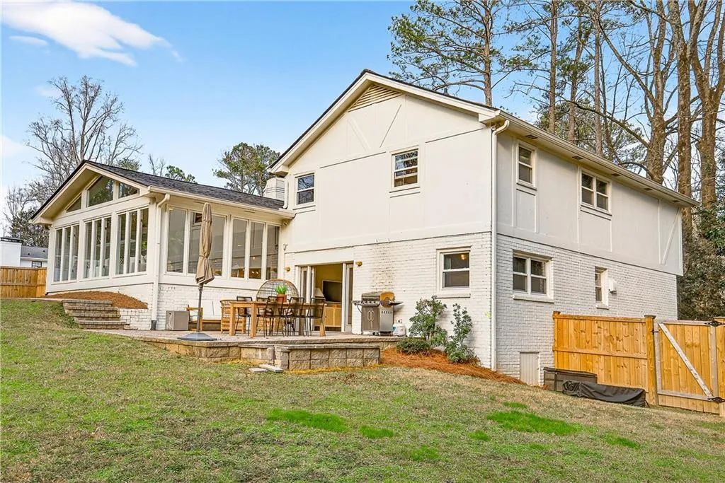 7290 Hunters Branch Drive, Sandy Springs, Georgia 30328, 5 Bedrooms Bedrooms, ,3 BathroomsBathrooms,Residential,Sold,7290 Hunters Branch Drive,7716398