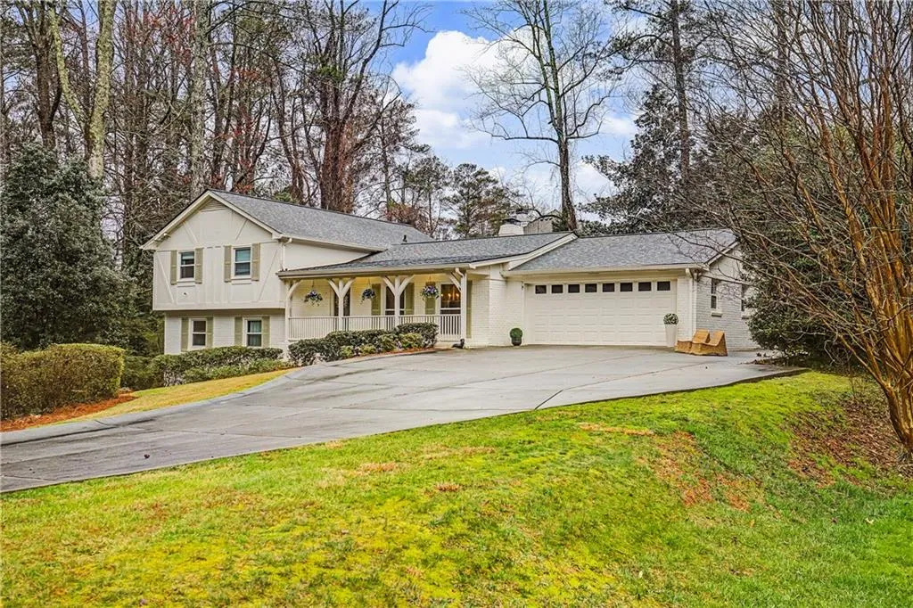 7290 Hunters Branch Drive, Sandy Springs, Georgia 30328, 5 Bedrooms Bedrooms, ,3 BathroomsBathrooms,Residential,Sold,7290 Hunters Branch Drive,7716398